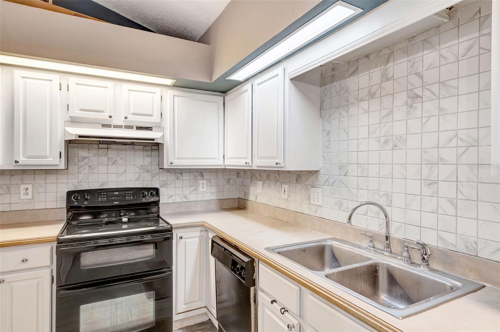 Image 11 of 44 For 10711 Lake Hill Drive