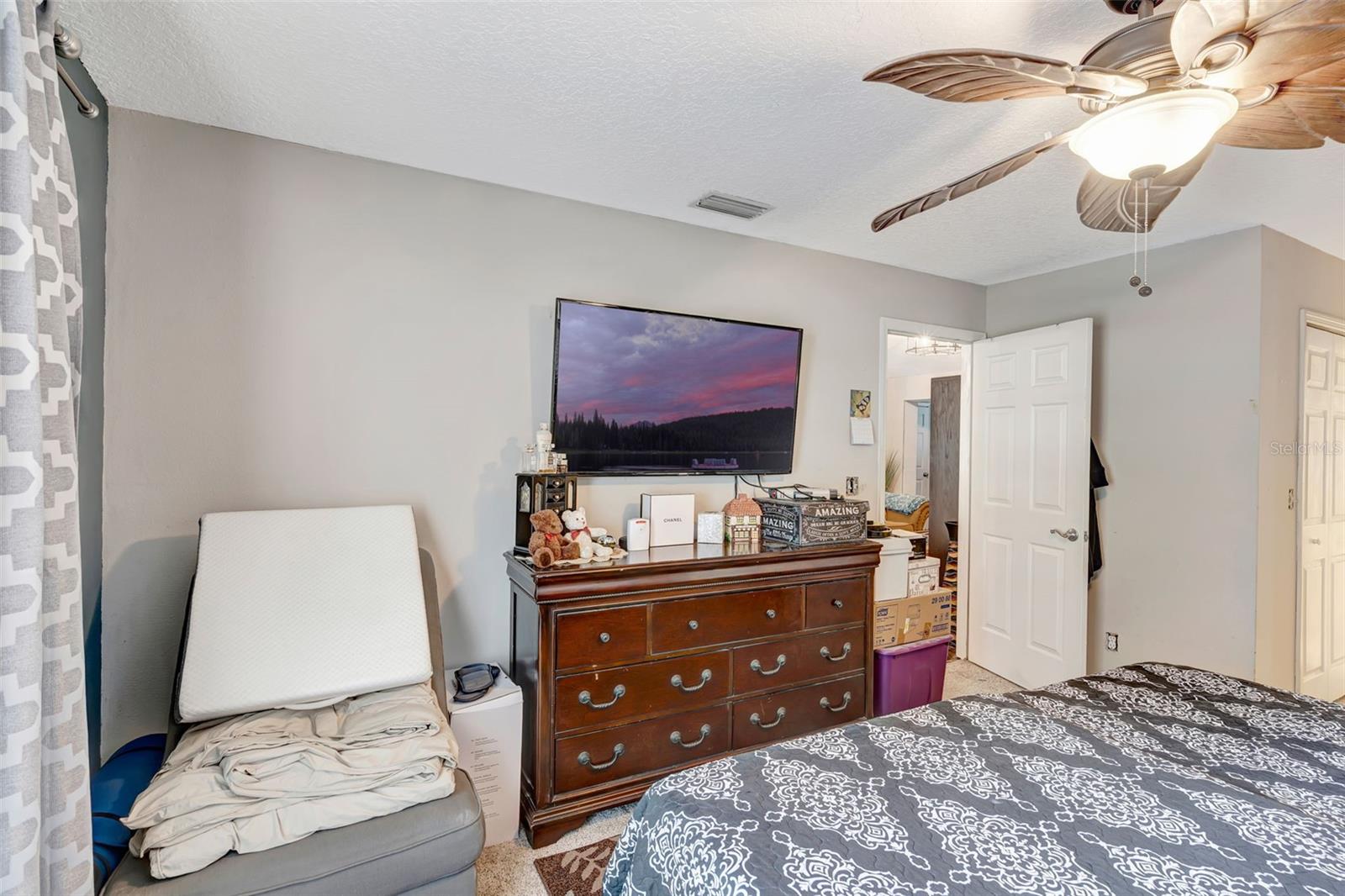 Image 14 of 44 For 10711 Lake Hill Drive