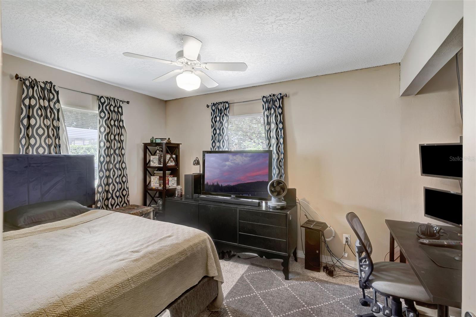 Image 19 of 44 For 10711 Lake Hill Drive