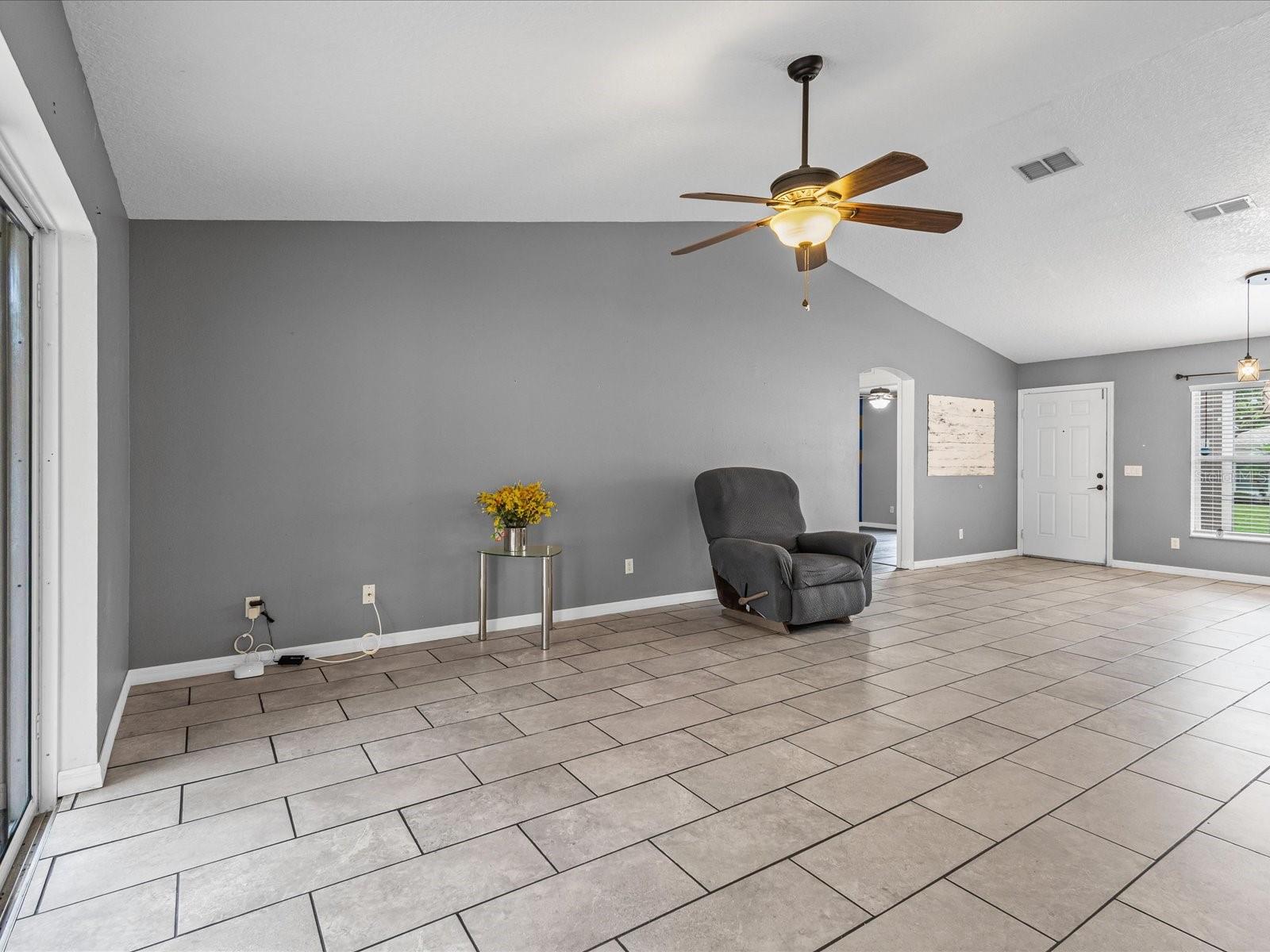 Image 15 of 42 For 112 Lake Butler Avenue