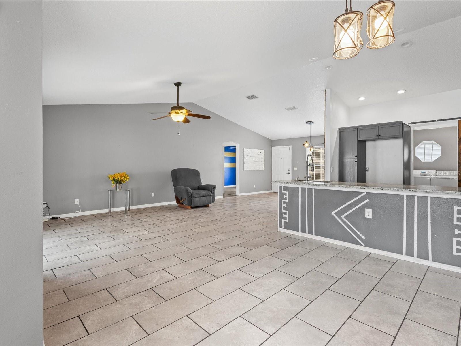 Image 20 of 42 For 112 Lake Butler Avenue