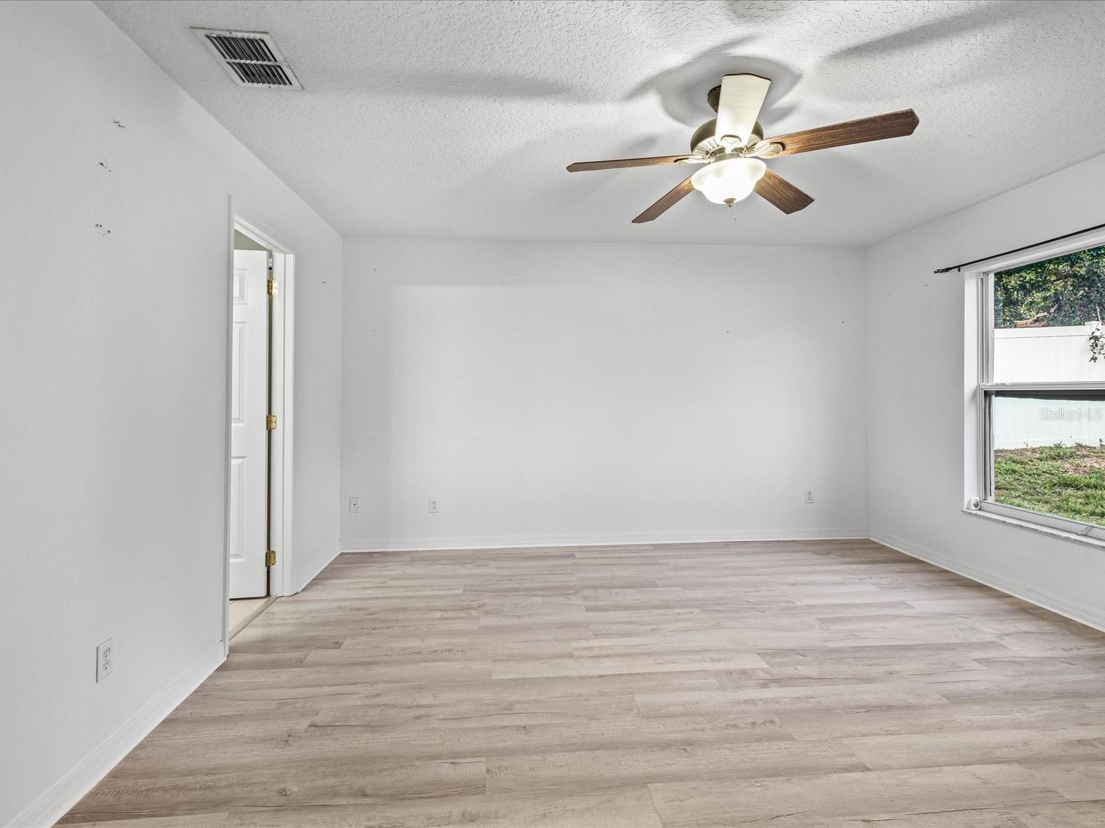 Image 22 of 42 For 112 Lake Butler Avenue