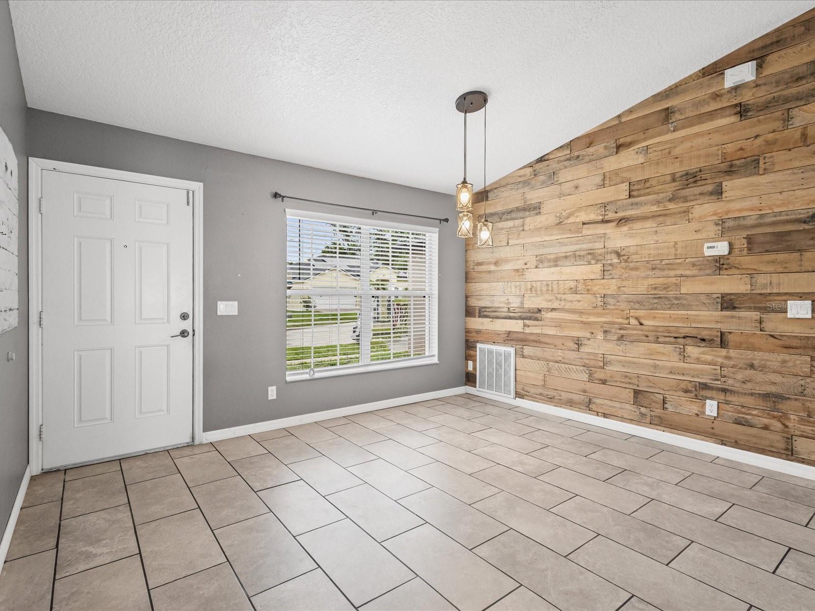 Image 7 of 42 For 112 Lake Butler Avenue