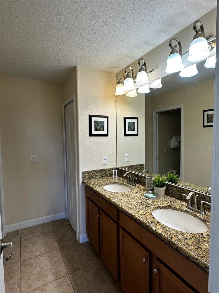 Image 33 of 52 For 1439 Moon Valley Drive