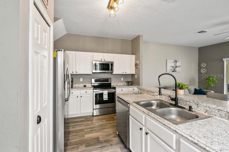 Image 7 of 27 For 17516 Blessing Drive