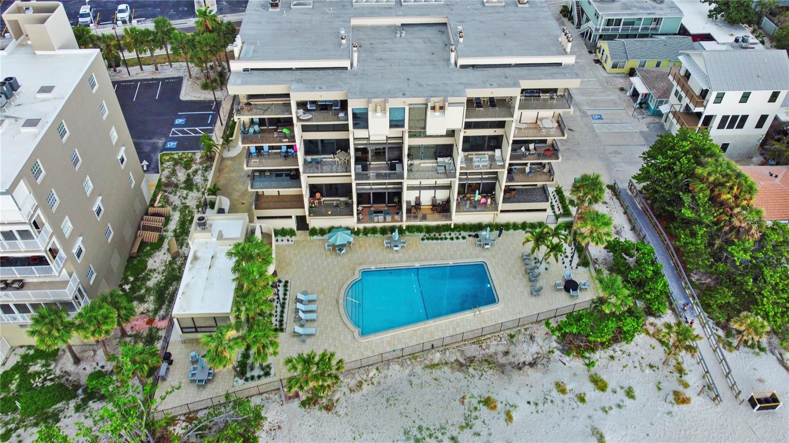 Image 24 of 31 For 19700 Gulf Boulevard 204