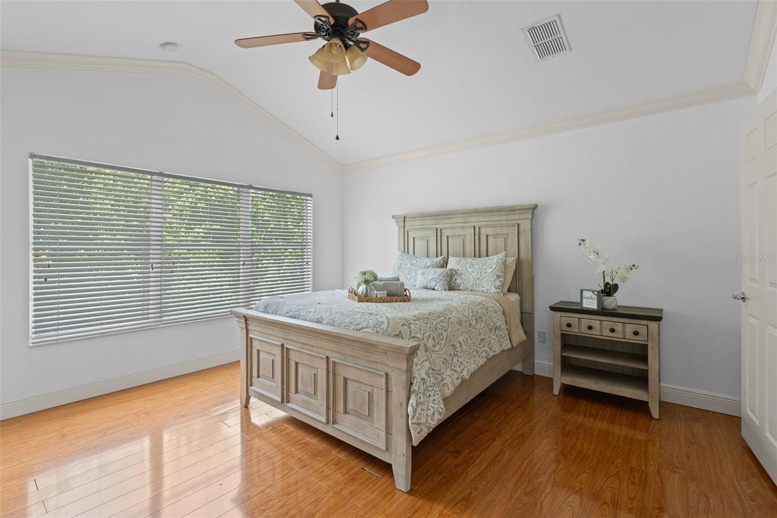 Image 11 of 29 For 934 Rock Harbor Avenue