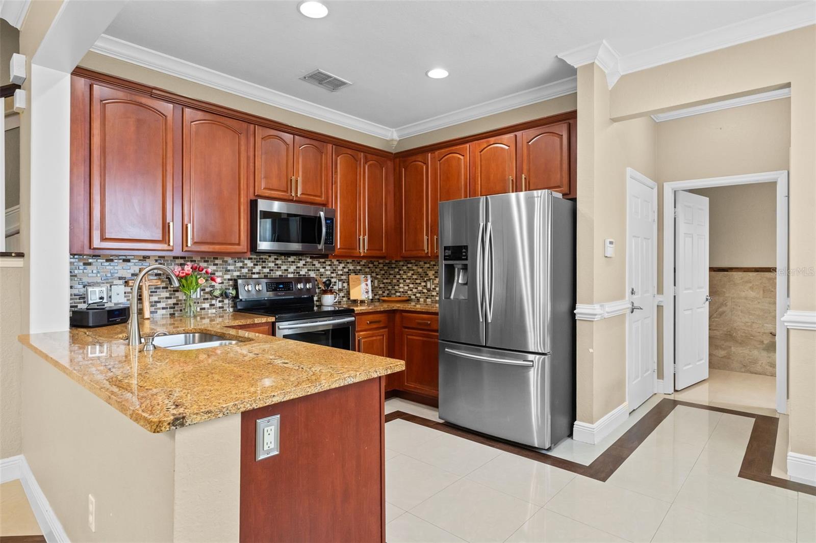 Image 3 of 29 For 934 Rock Harbor Avenue