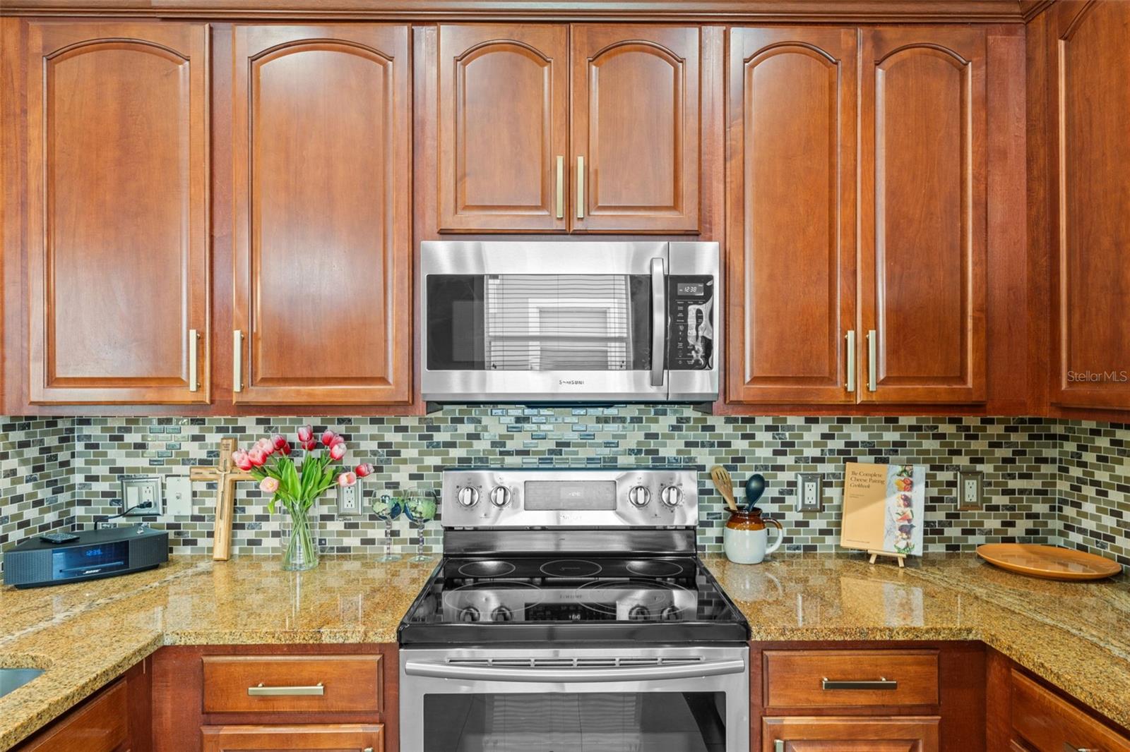 Image 5 of 29 For 934 Rock Harbor Avenue