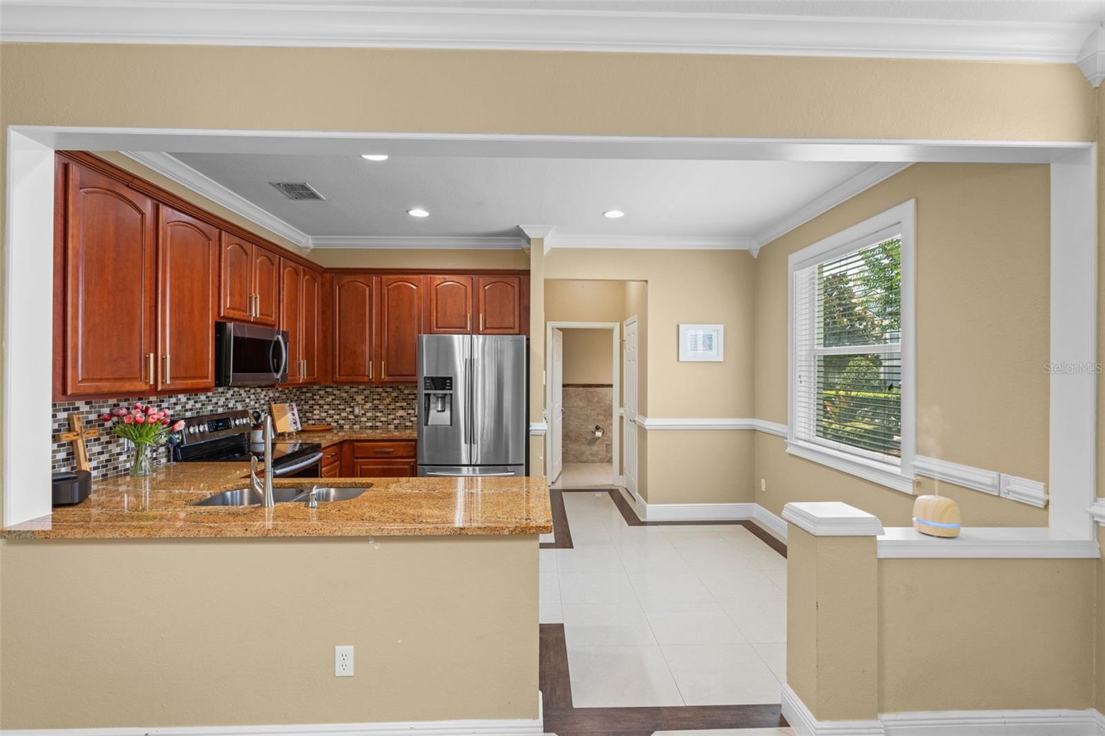 Image 6 of 29 For 934 Rock Harbor Avenue