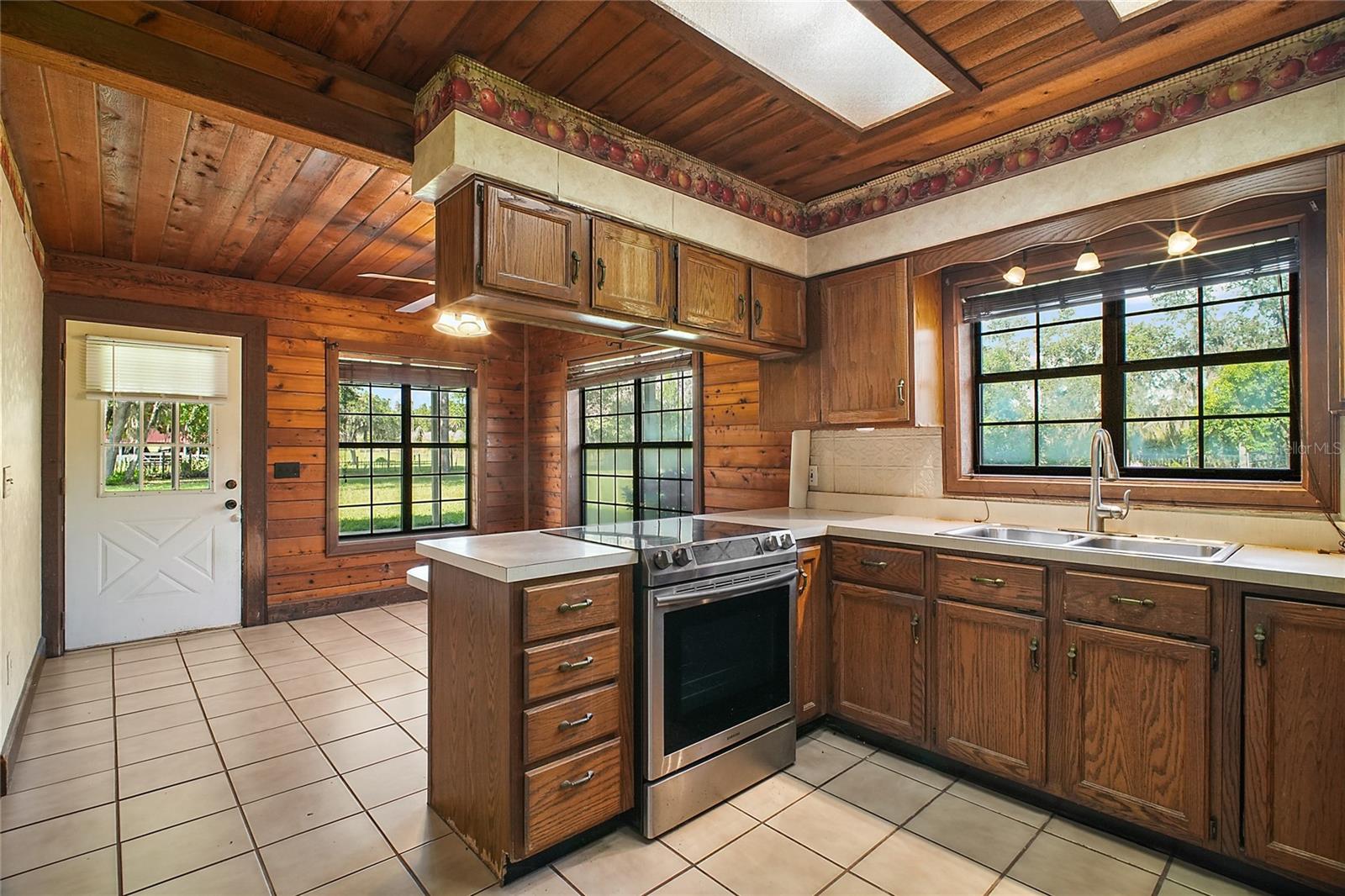 Image 24 of 41 For 17952 Lookout Hill Road