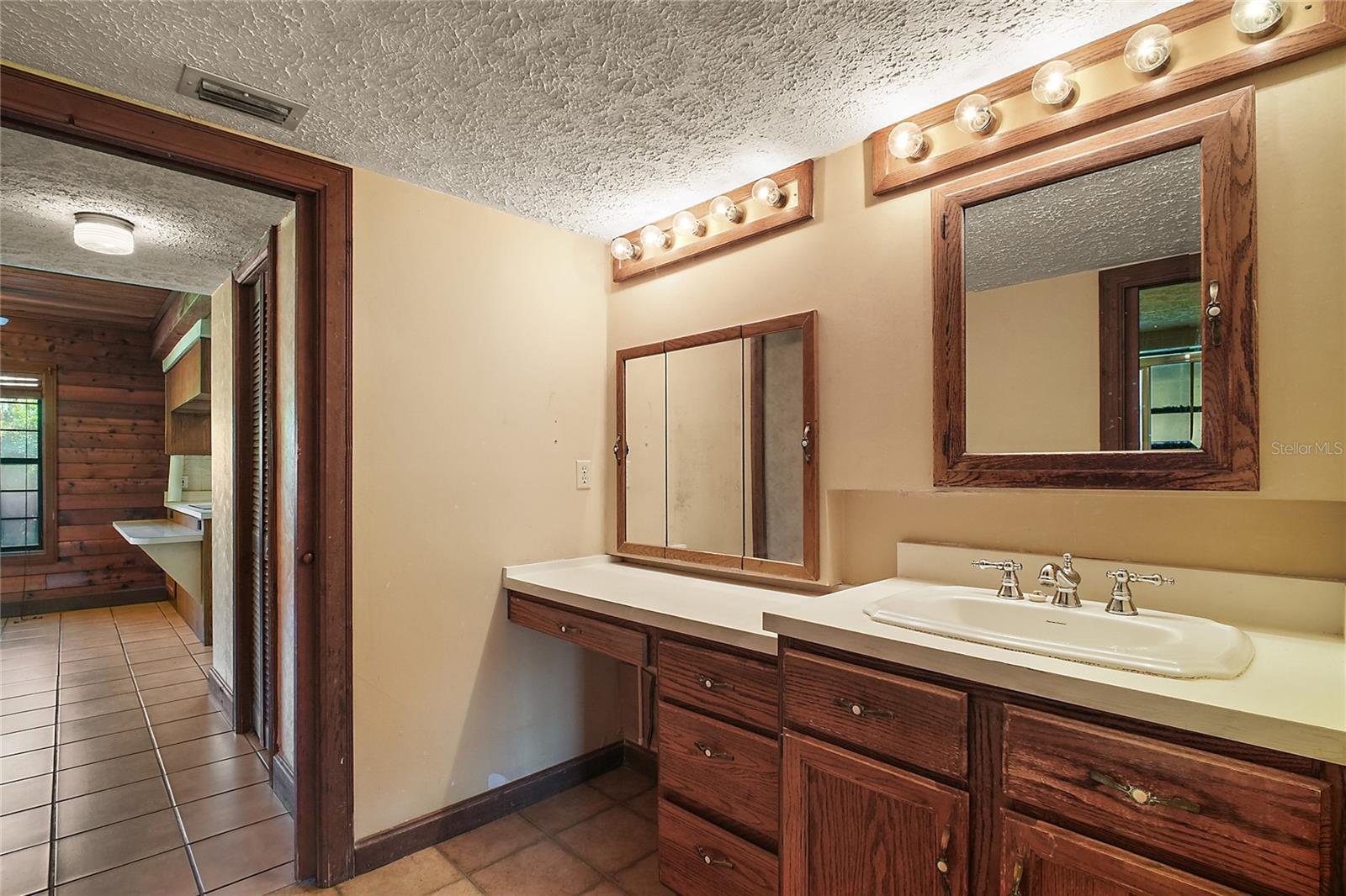 Image 31 of 41 For 17952 Lookout Hill Road
