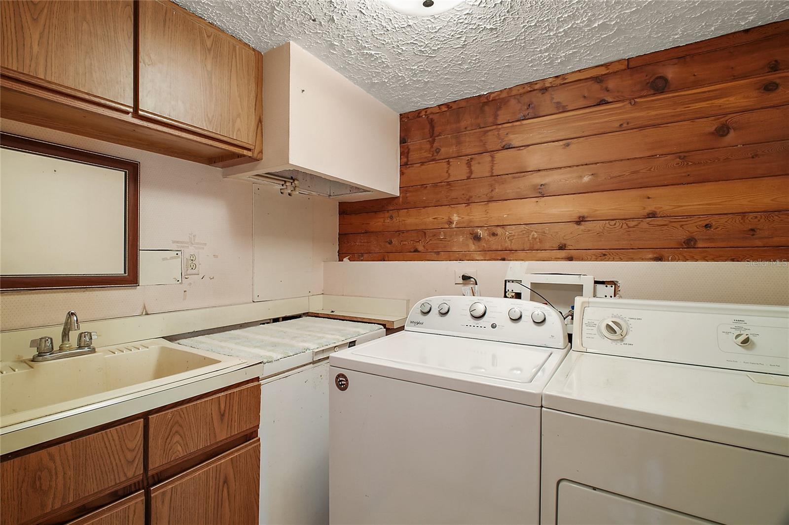 Image 33 of 41 For 17952 Lookout Hill Road