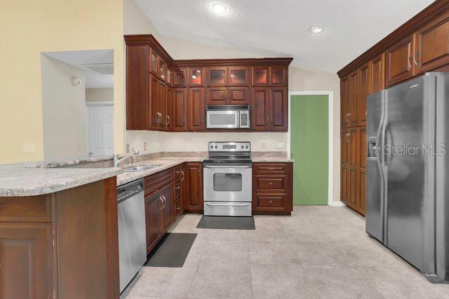 Image 17 of 40 For 9319 Woodbreeze Boulevard