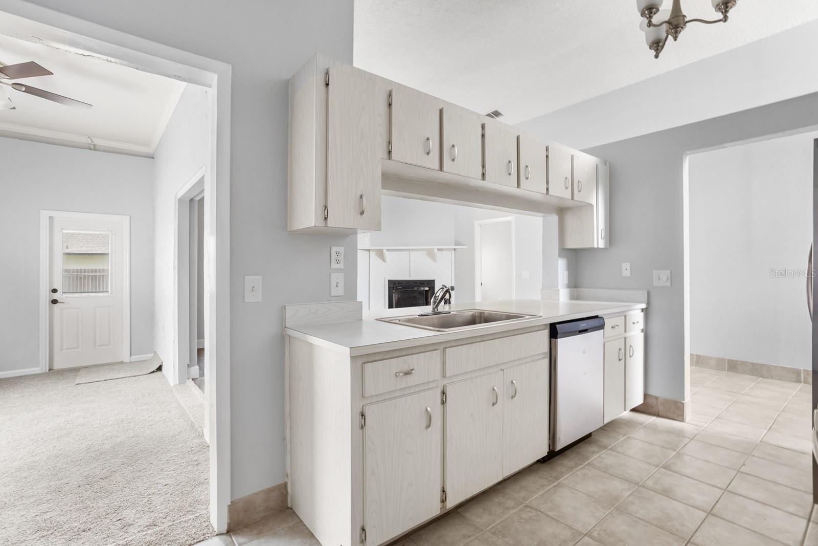 Image 10 of 28 For 399 Lake Daisy Drive