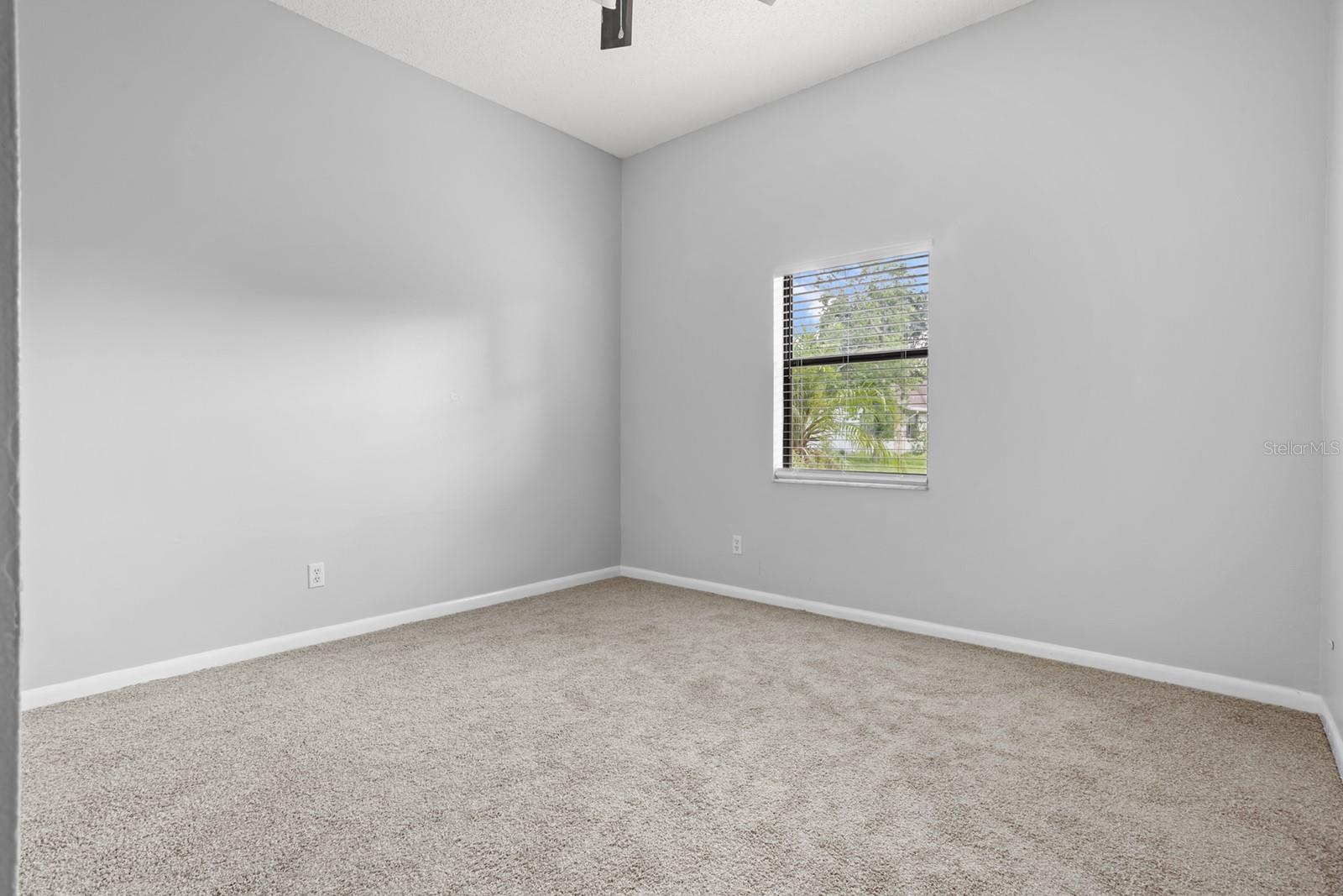 Image 20 of 28 For 399 Lake Daisy Drive