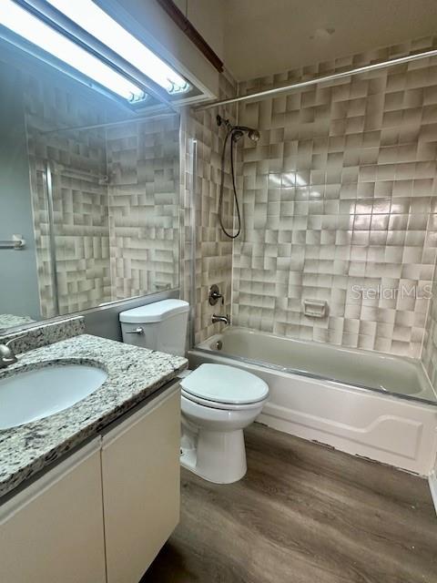 Image 12 of 21 For 7449 Wynnewood Square 182