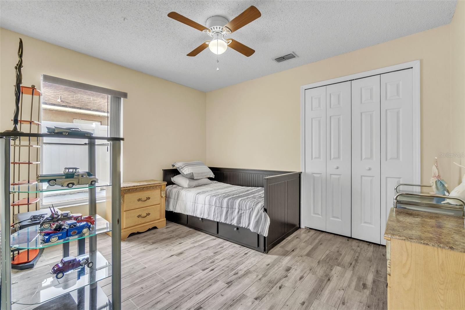Image 18 of 46 For 574 Rouzer Street