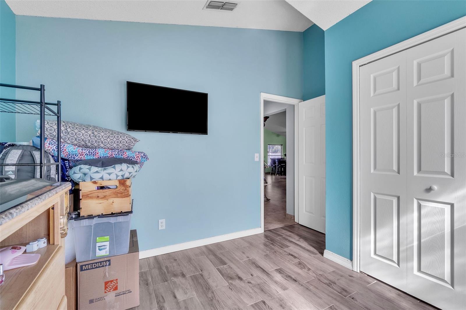 Image 22 of 46 For 574 Rouzer Street