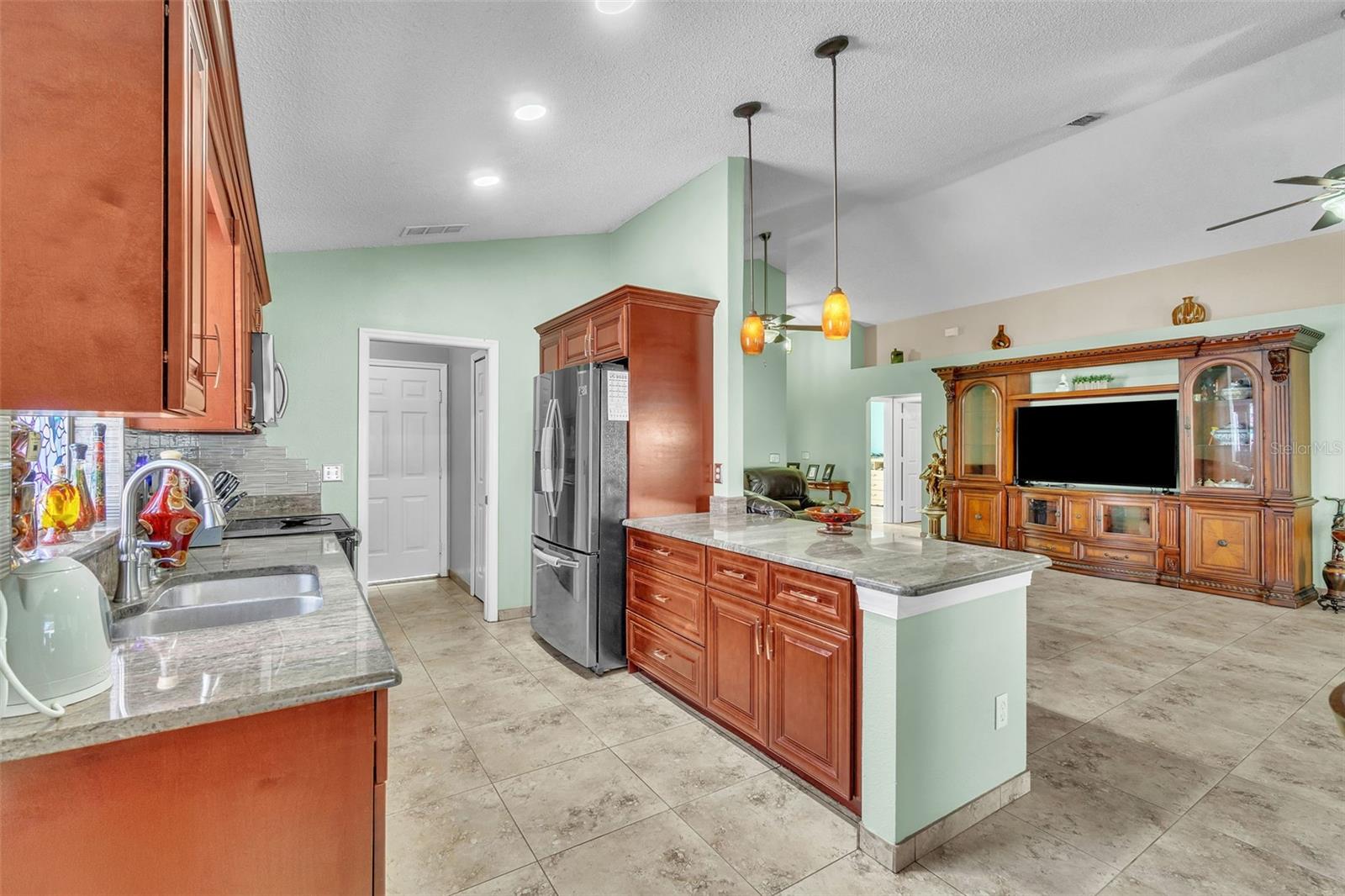 Image 8 of 46 For 574 Rouzer Street
