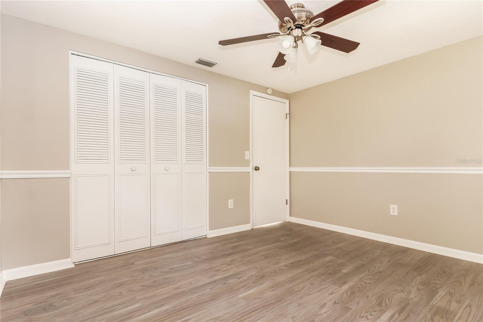 Listing photo id 11 for 7715 Cumber Drive