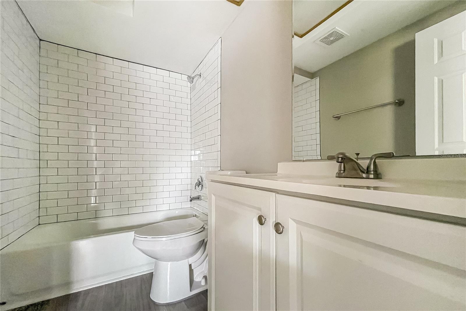 Listing photo id 12 for 7715 Cumber Drive