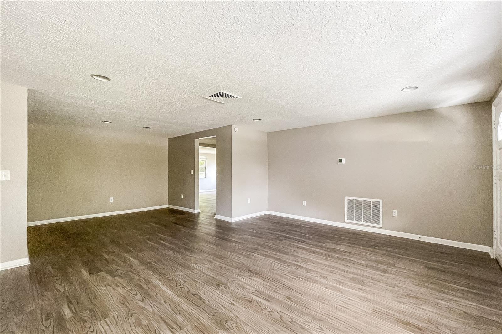 Listing photo id 0 for 7715 Cumber Drive