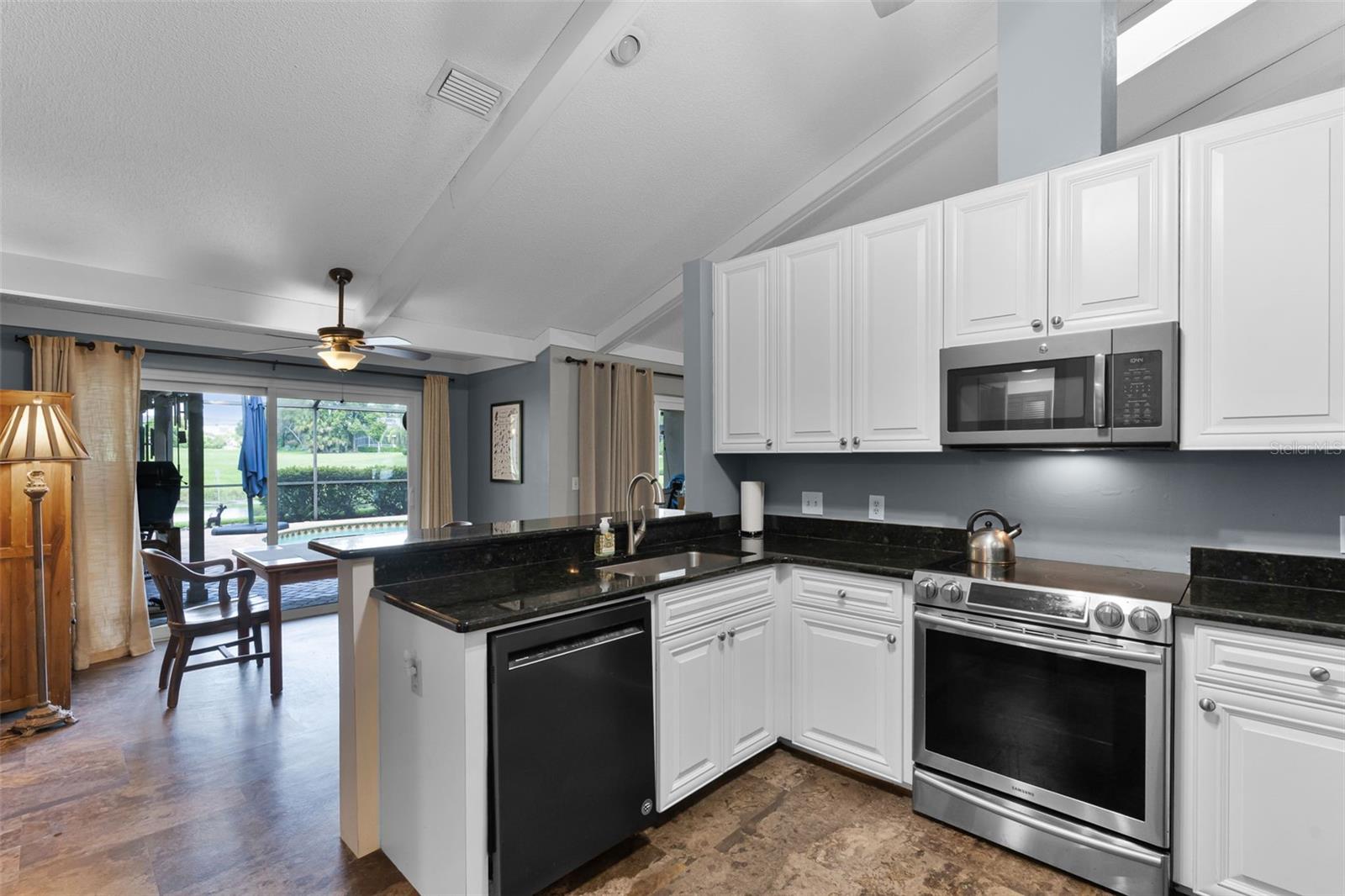 Image 18 of 47 For 526 Sabal Trail Circle