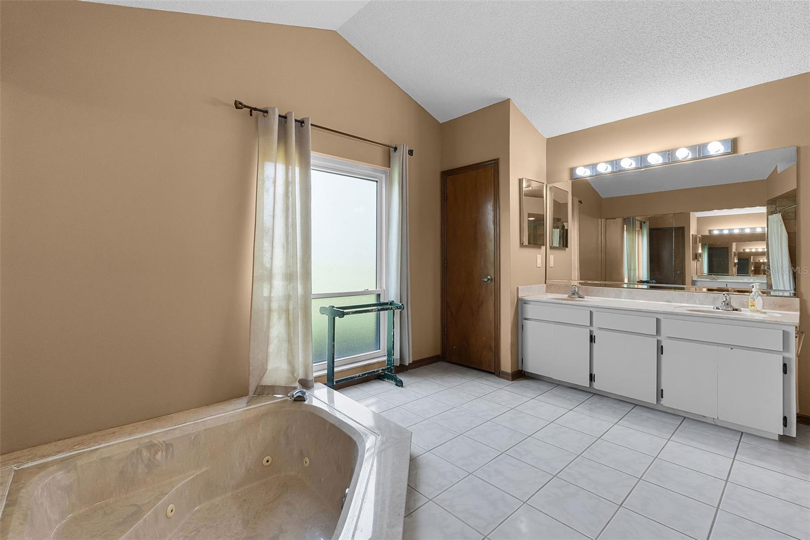 Image 32 of 47 For 526 Sabal Trail Circle