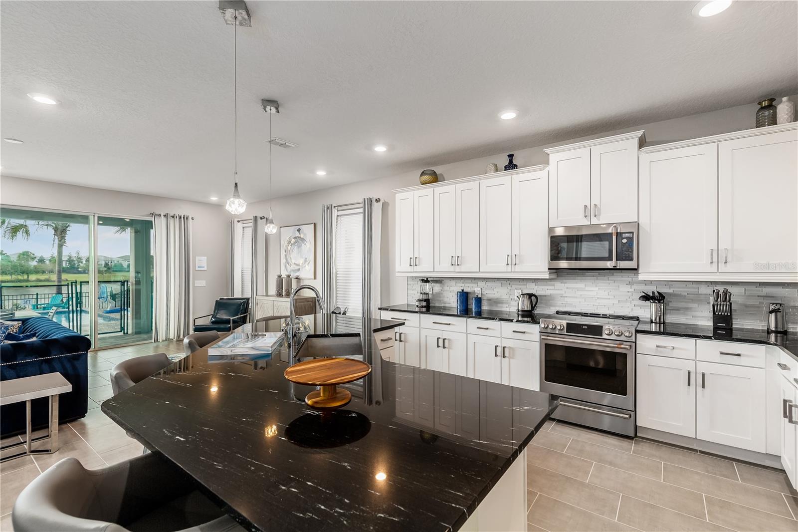 Image 16 of 47 For 884 Golden Bear Drive