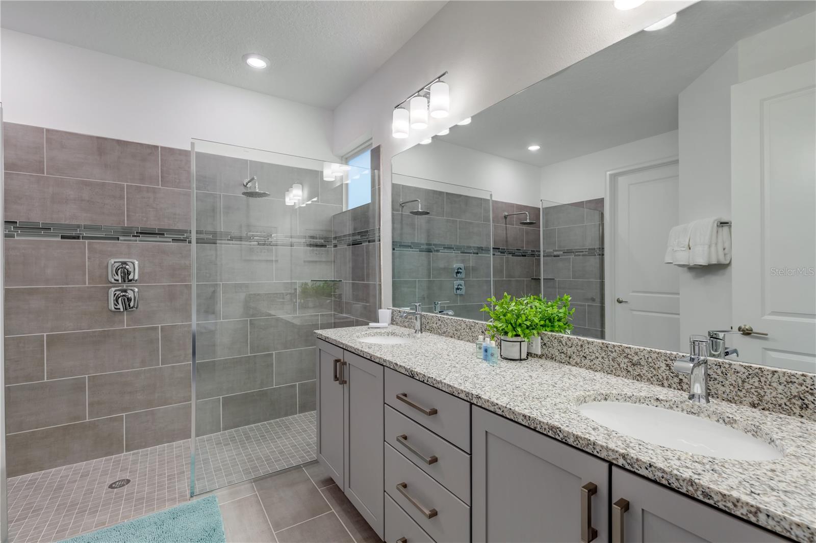 Image 30 of 47 For 884 Golden Bear Drive