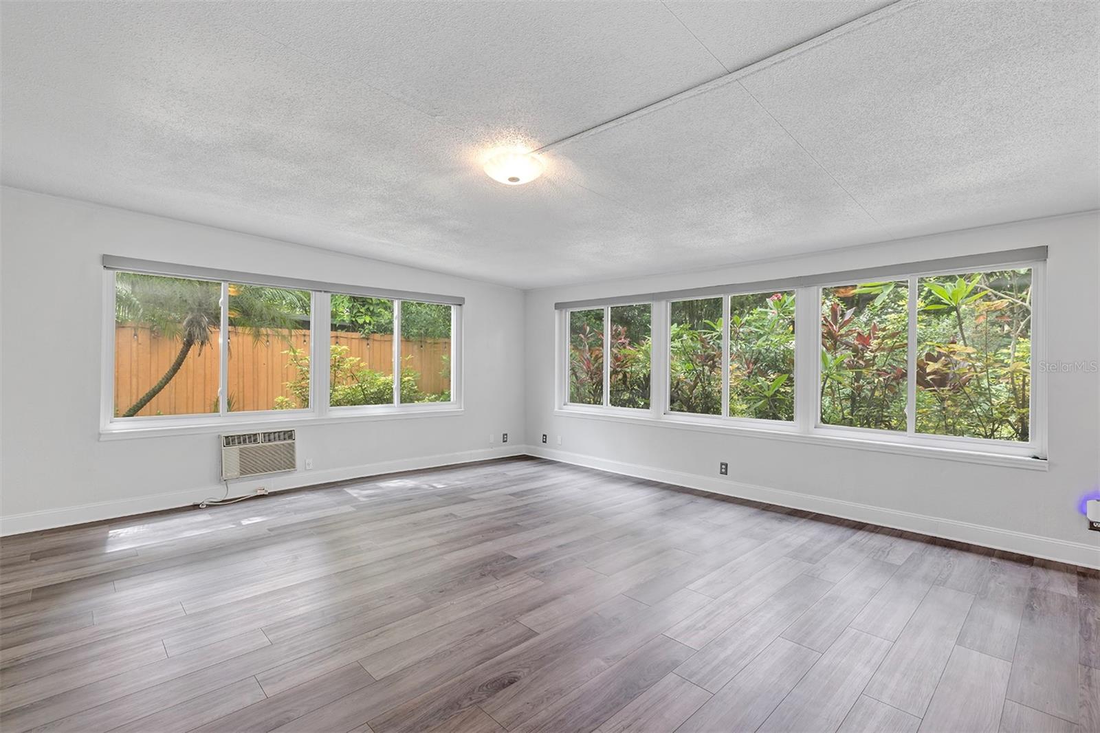 Image 20 of 43 For 2910 Hargill Drive