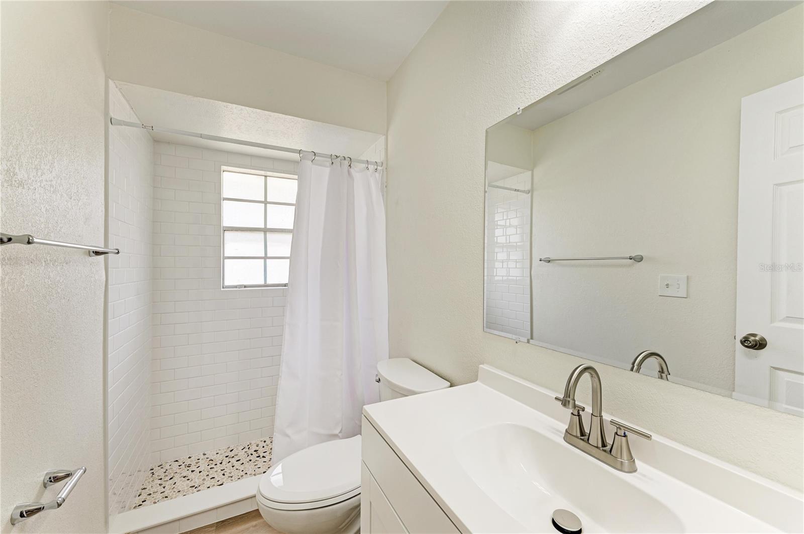 Image 11 of 13 For 221 Vermont Avenue E
