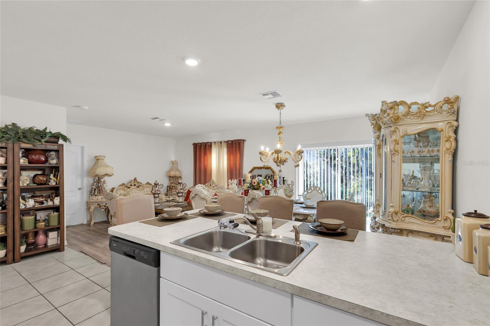 Image 16 of 29 For 355 Gardenia Court