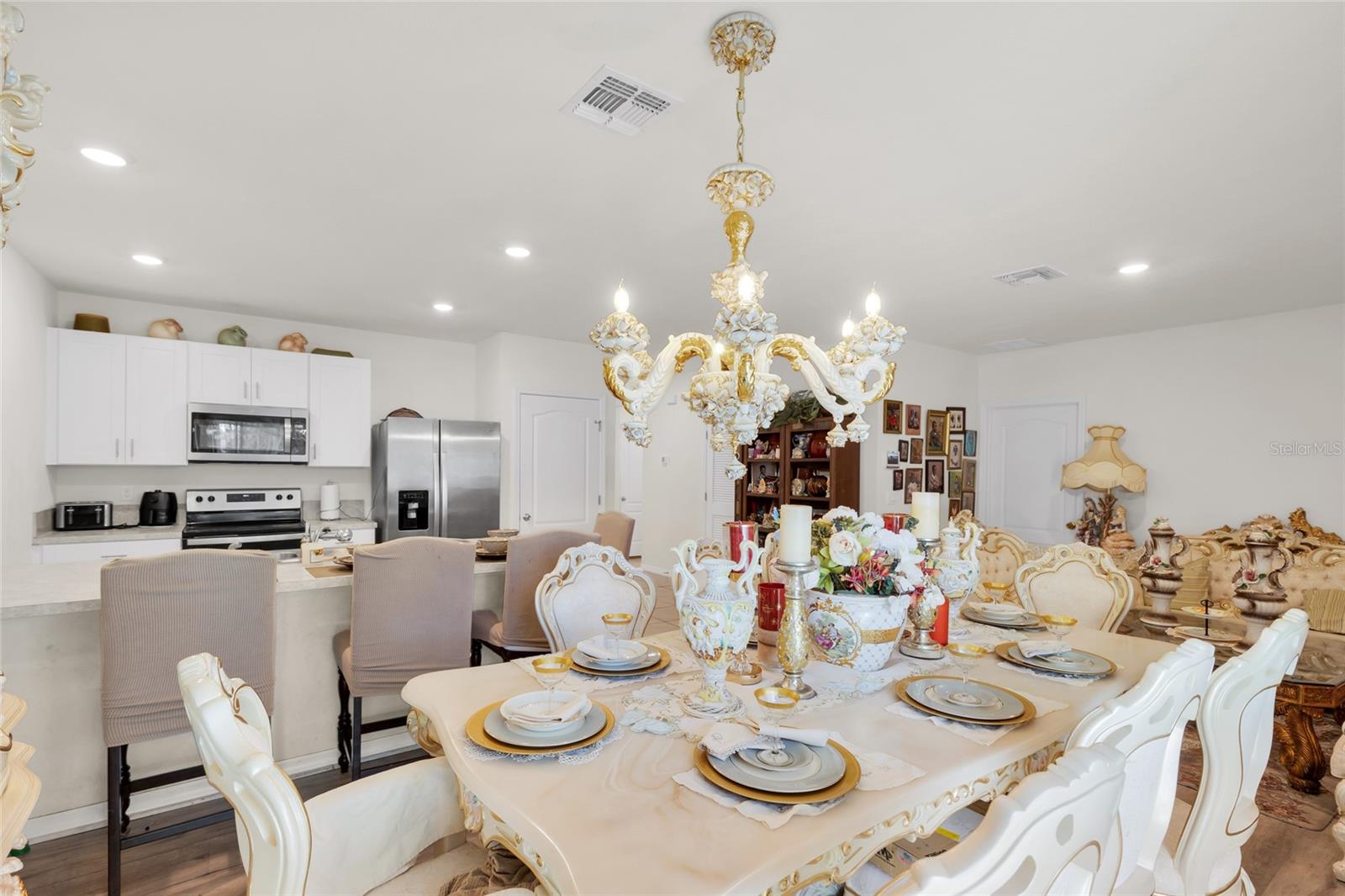 Image 18 of 29 For 355 Gardenia Court