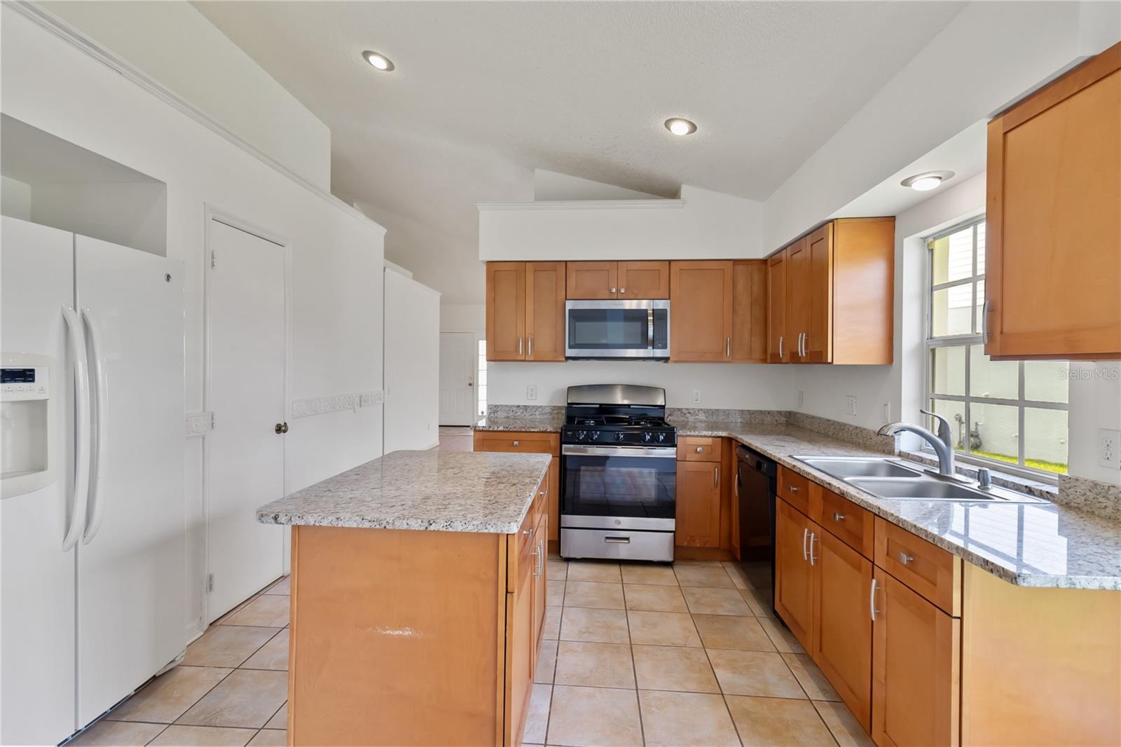 Image 13 of 36 For 10828 Cherry Oak Circle