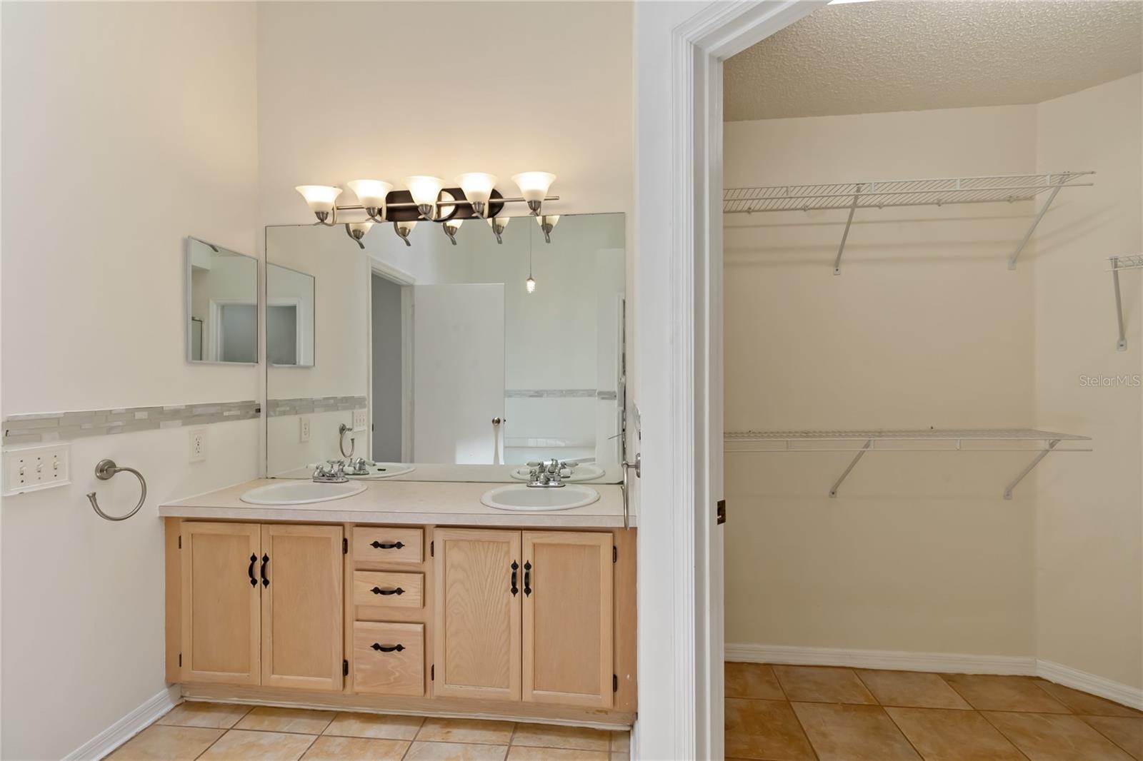 Image 21 of 36 For 10828 Cherry Oak Circle