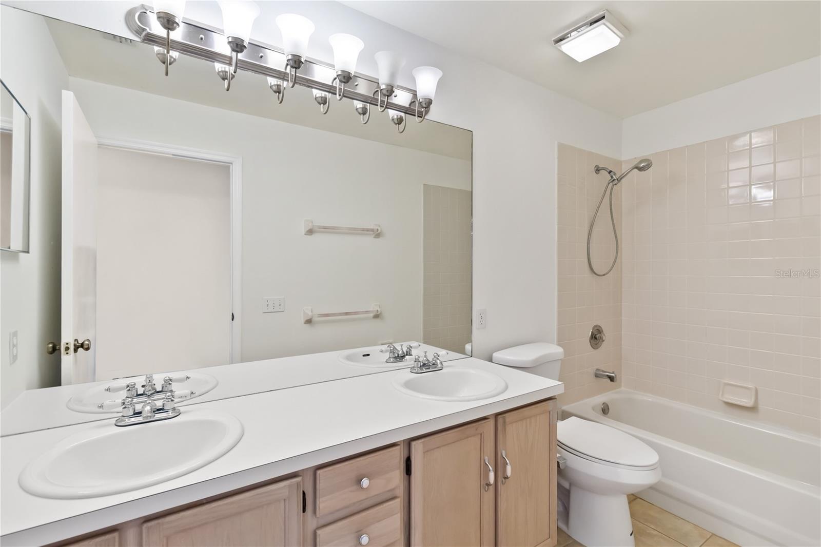 Image 24 of 36 For 10828 Cherry Oak Circle
