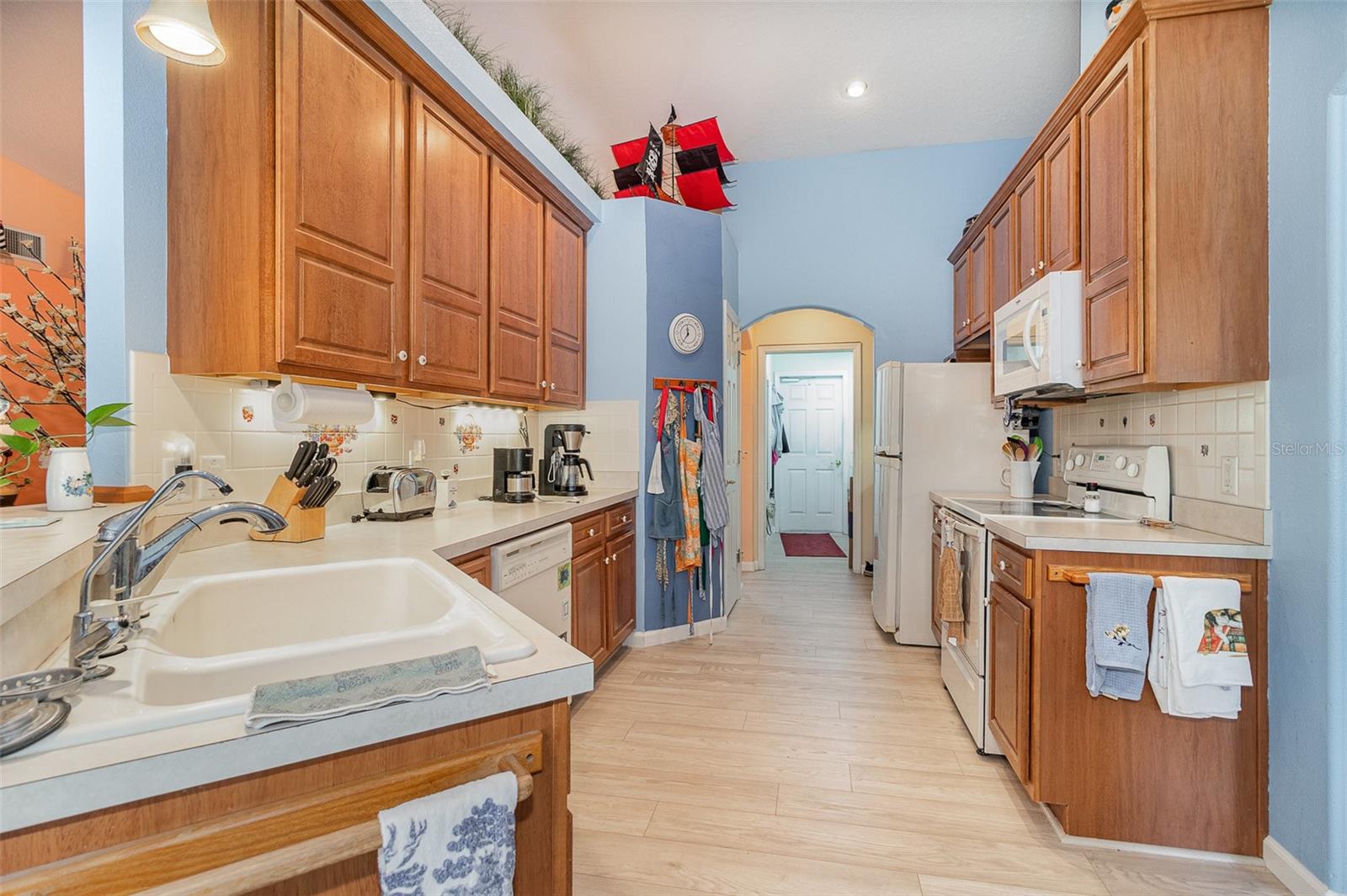 Image 14 of 29 For 2283 Knollwood Drive