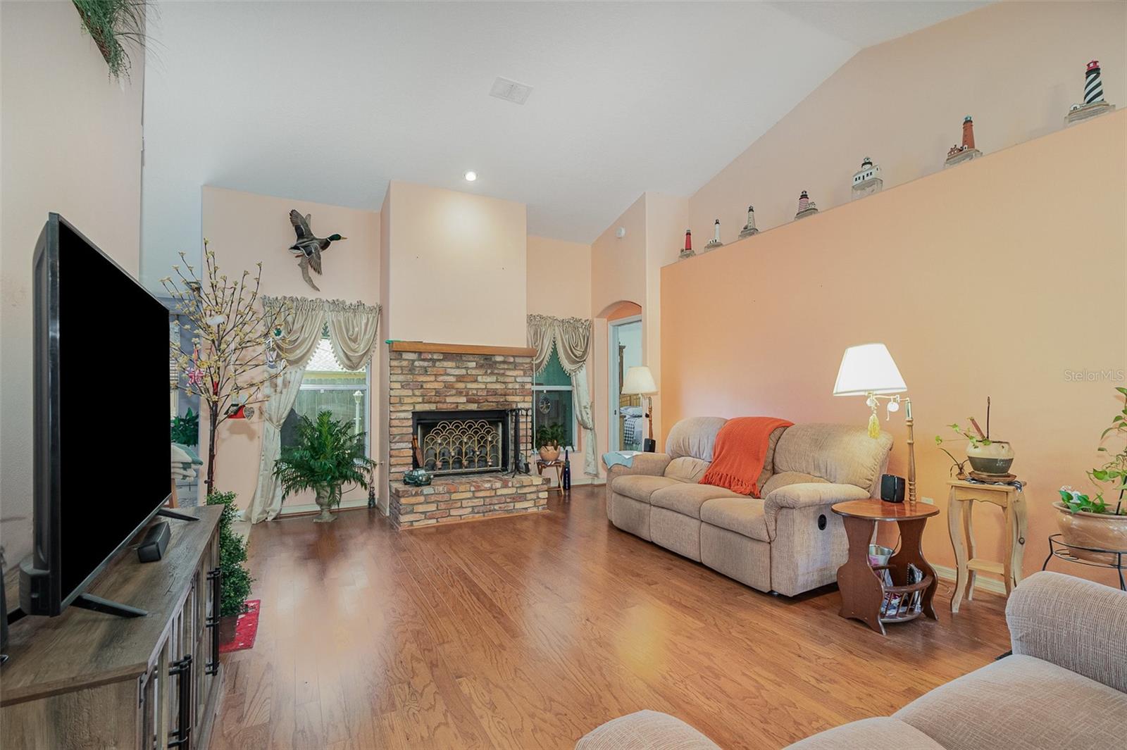 Image 6 of 29 For 2283 Knollwood Drive