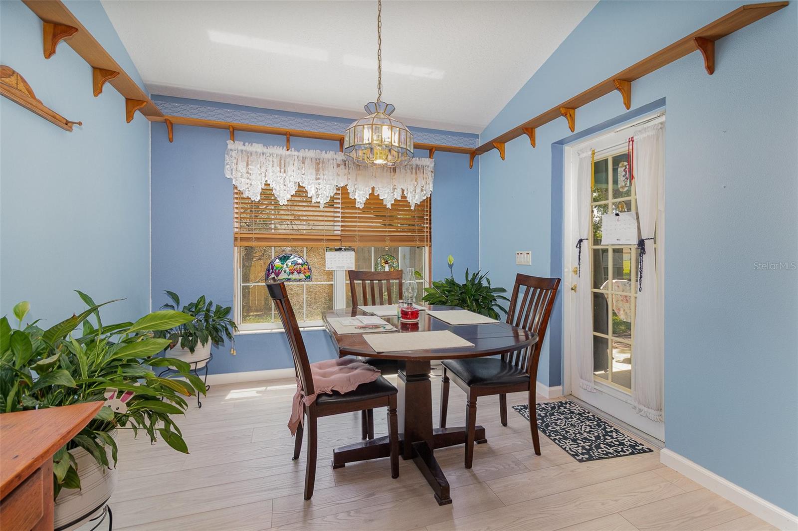 Image 9 of 29 For 2283 Knollwood Drive