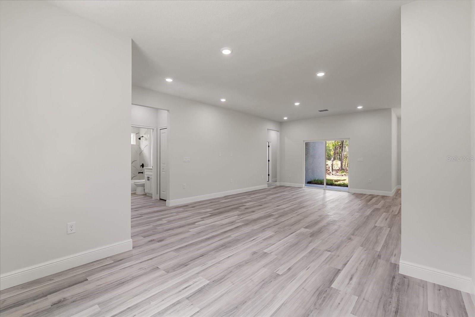 Image 21 of 38 For 17477 Sw 41st Cir