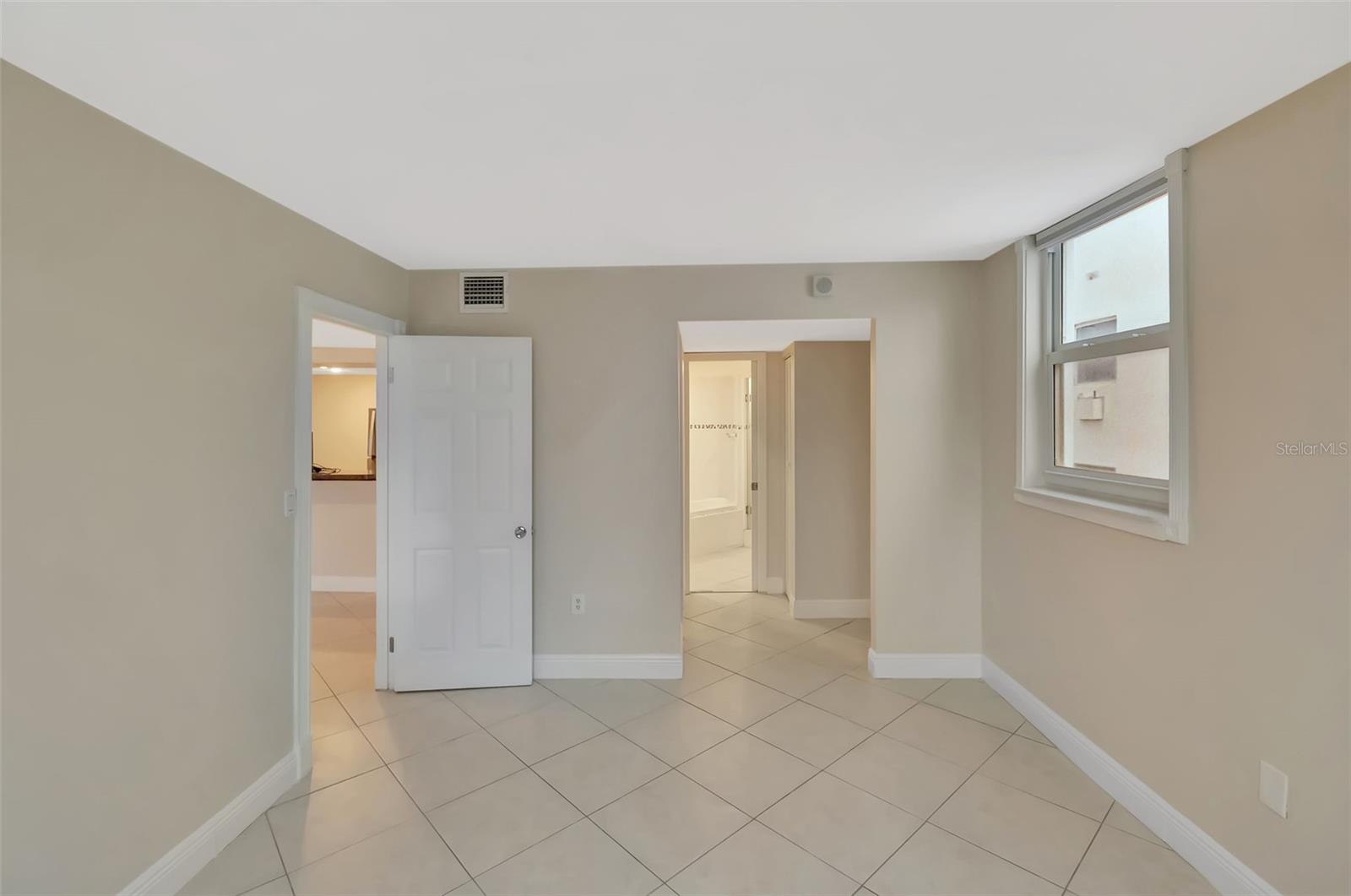 Image 11 of 28 For 345 Ocean Drive 305