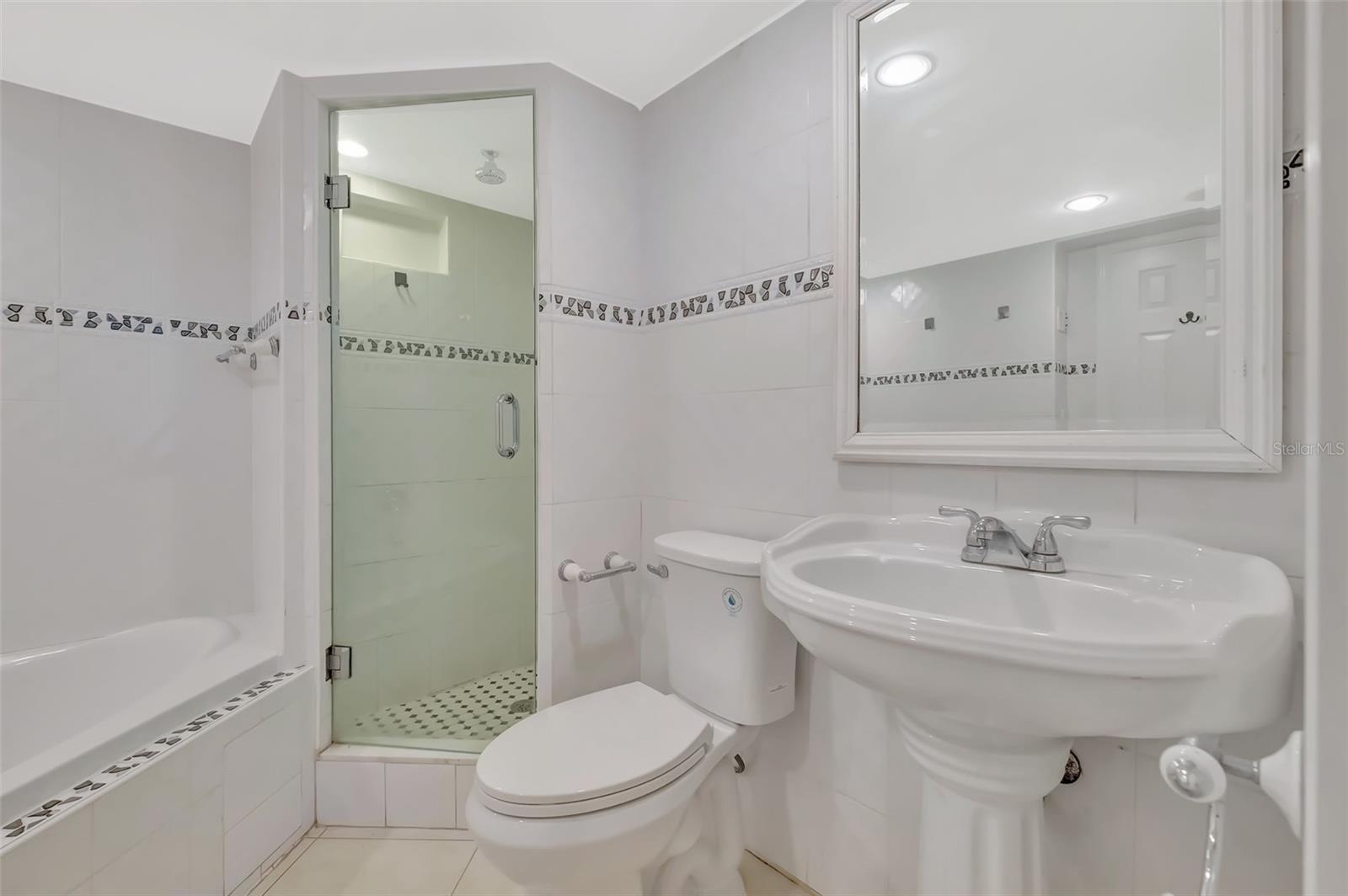 Image 14 of 28 For 345 Ocean Drive 305
