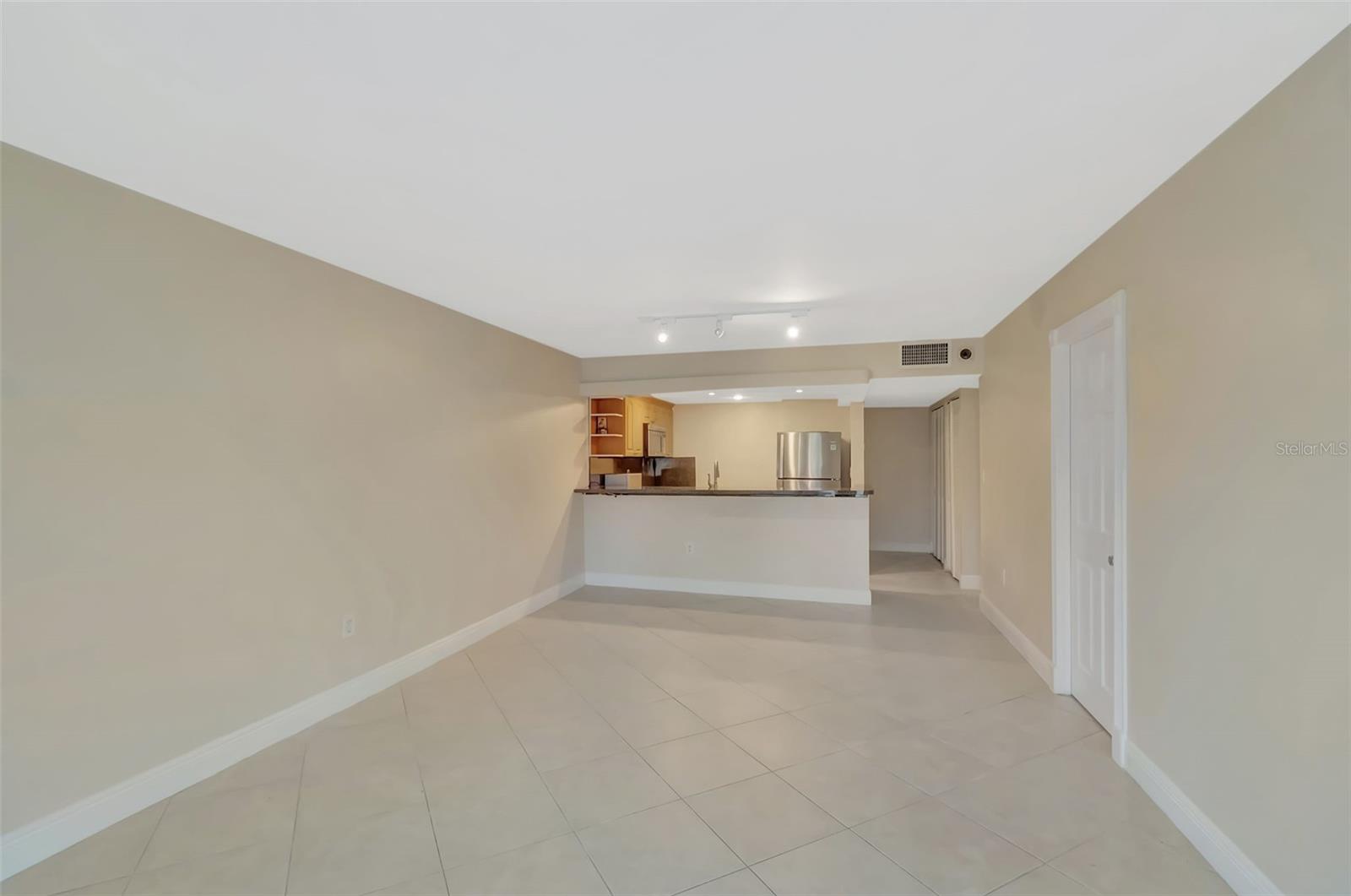 Image 4 of 28 For 345 Ocean Drive 305