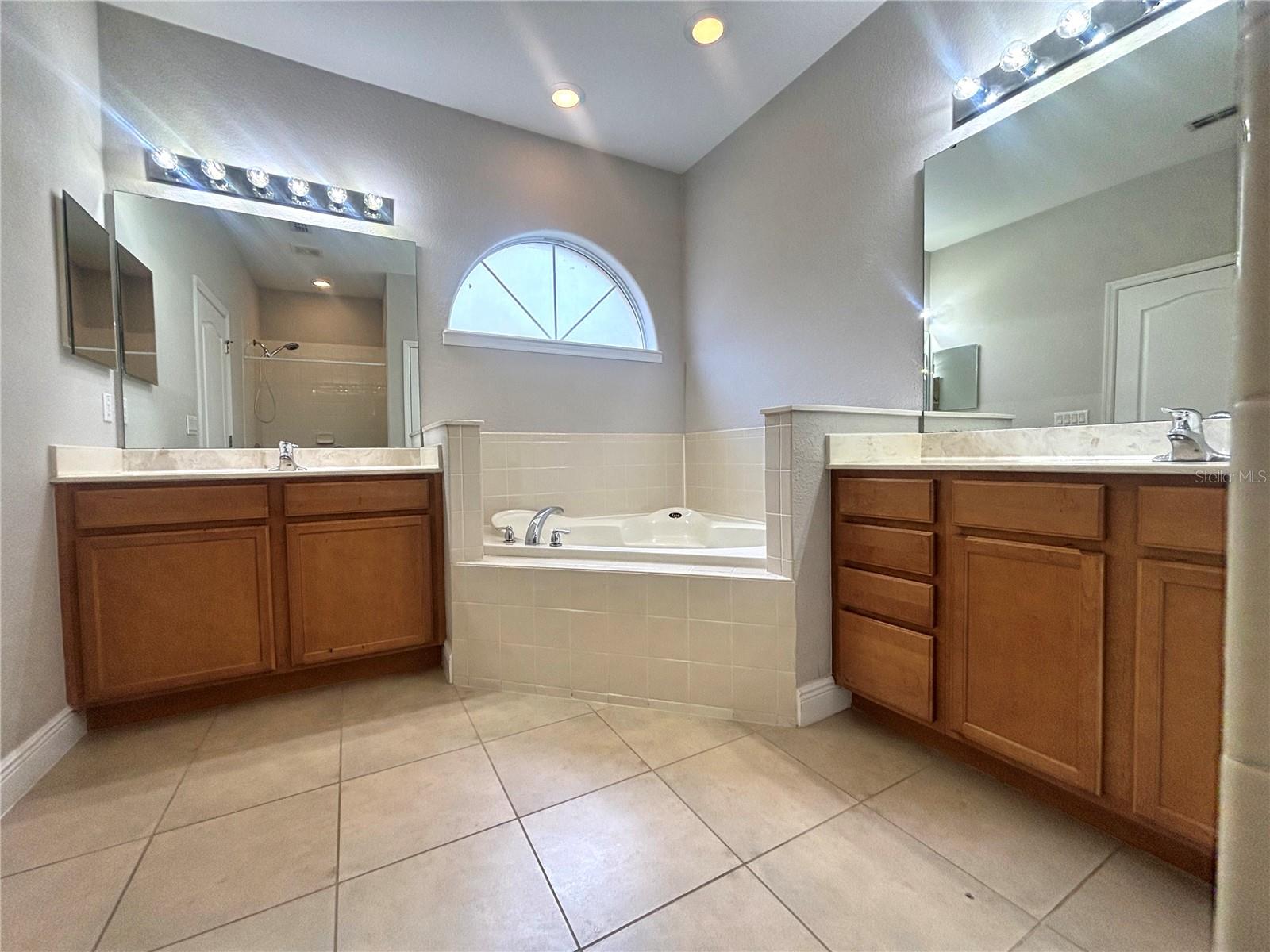 Image 10 of 22 For 13220 Fountainbleau Drive