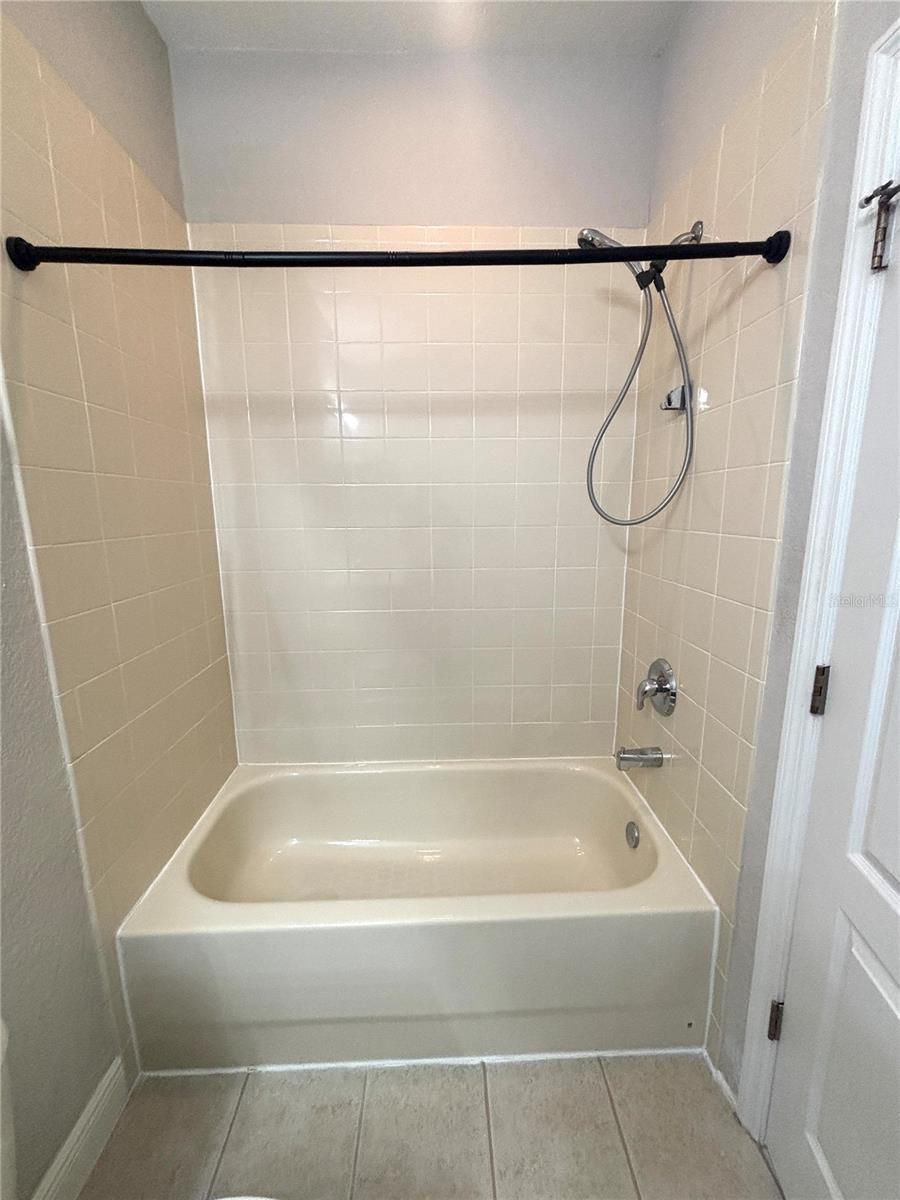 Image 17 of 22 For 13220 Fountainbleau Drive