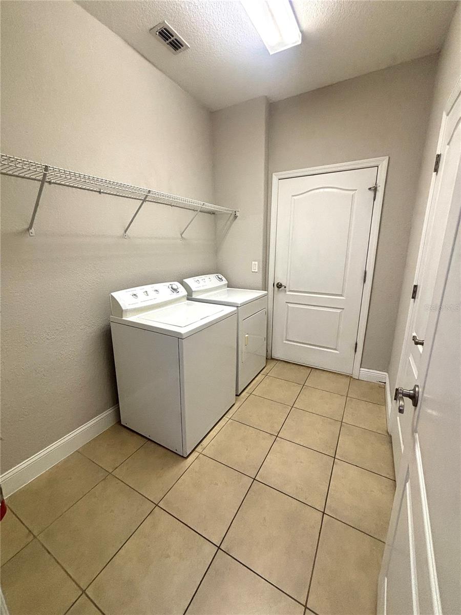 Image 19 of 22 For 13220 Fountainbleau Drive
