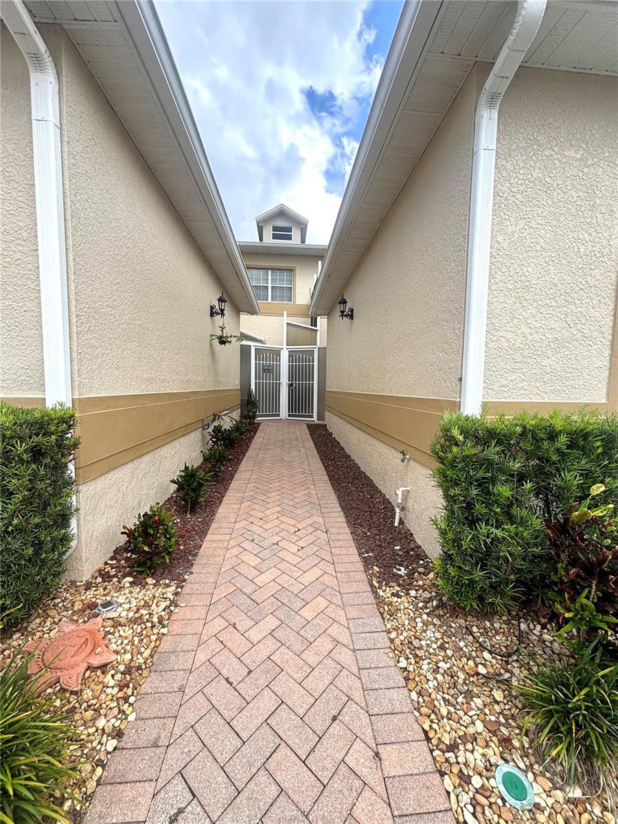 Image 2 of 22 For 13220 Fountainbleau Drive