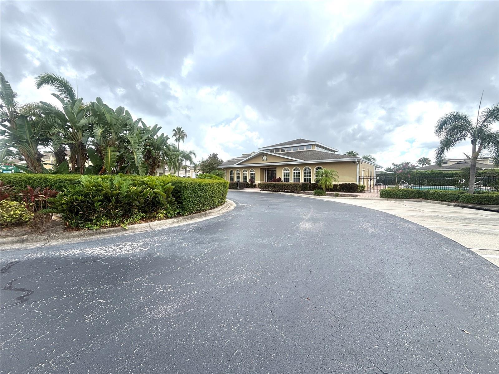 Image 4 of 22 For 13220 Fountainbleau Drive